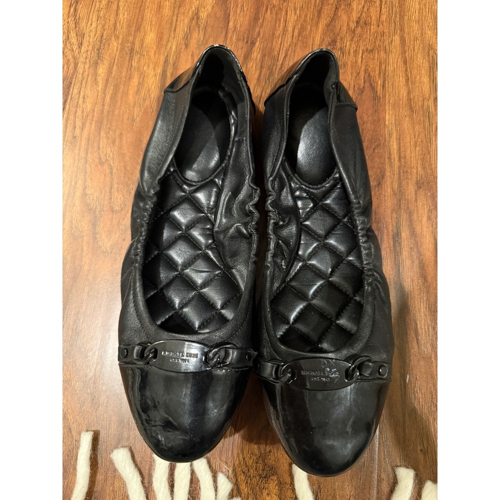 Michael Kors Black Leather Quilted Ballet Flats Patent Cap Toe Logo Chain 9M